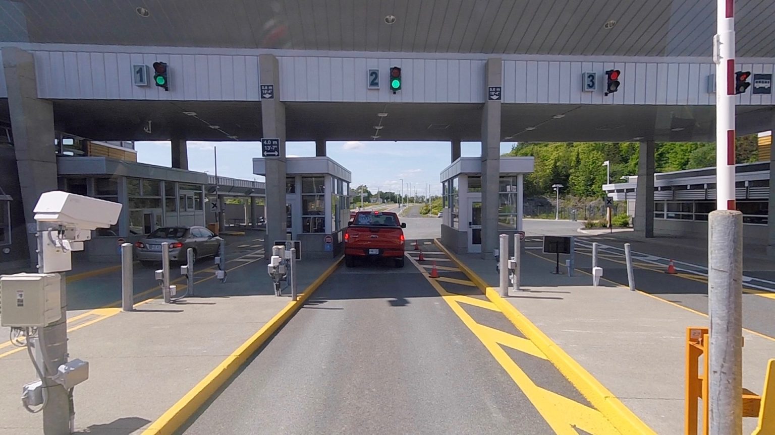 crossing into canada with travel trailer